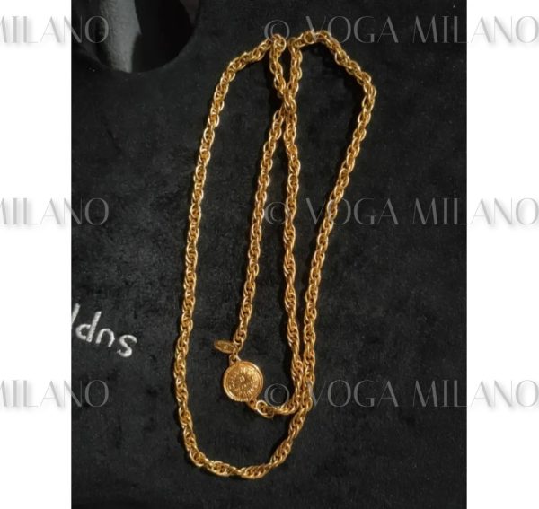 CHANEL 31 Rue Cambon 24kt plated medallion necklace vintage - immagine 3